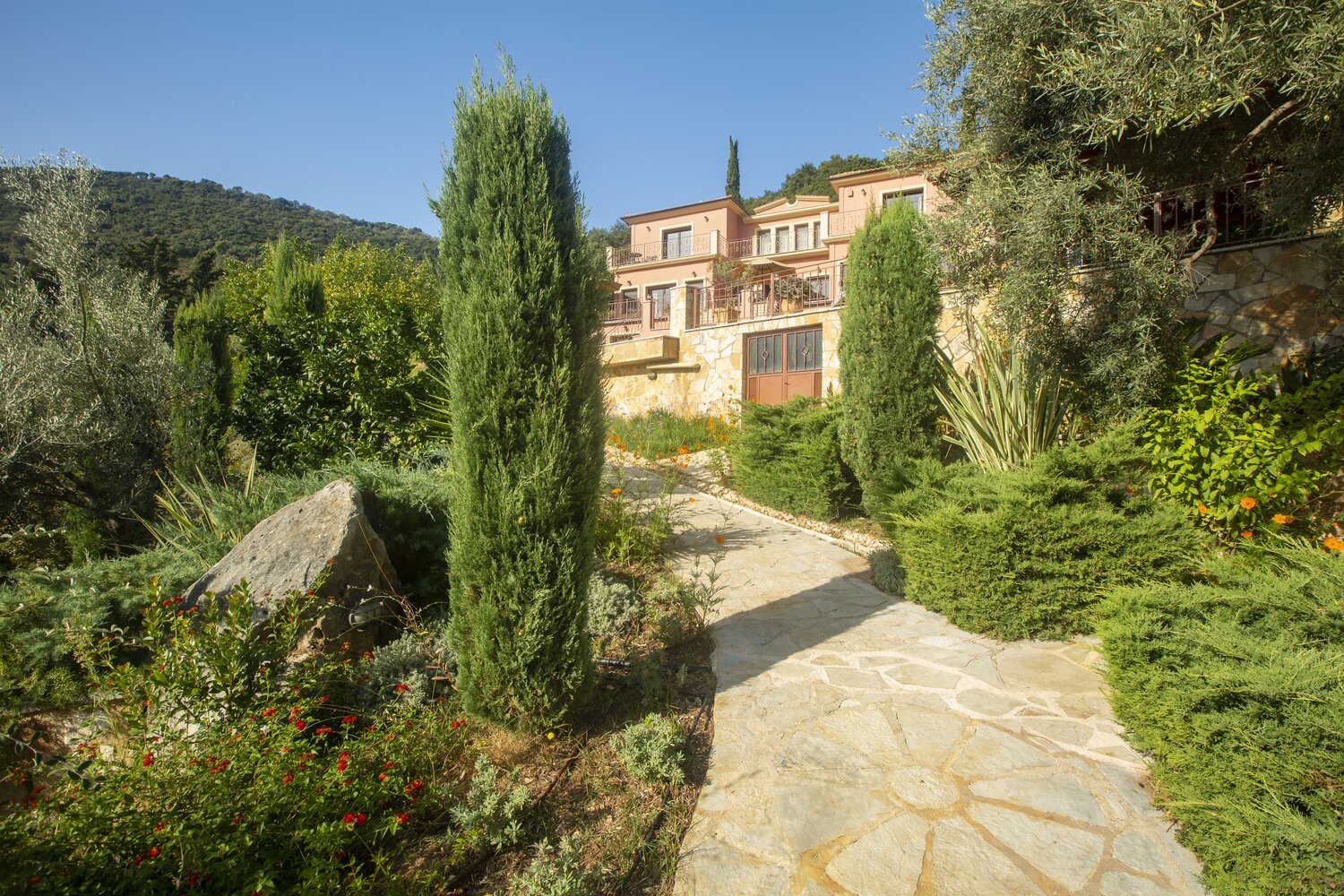 Villa Path
