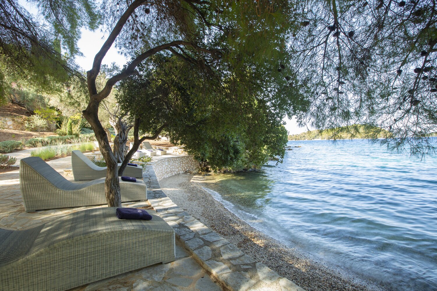 Shore Lounge